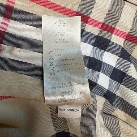 Burberry trench coat. - Picture 16 of 16